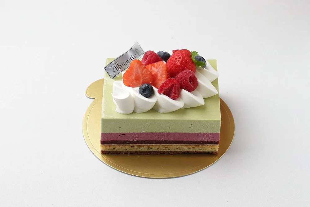 いちごを飾ったデコレーションケーキ